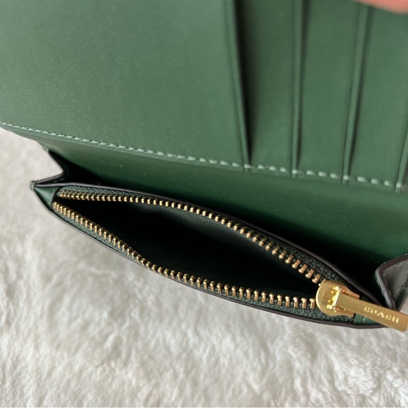 Coach Essential Slim Card Case in Amazon Green - Picture 8 of 13